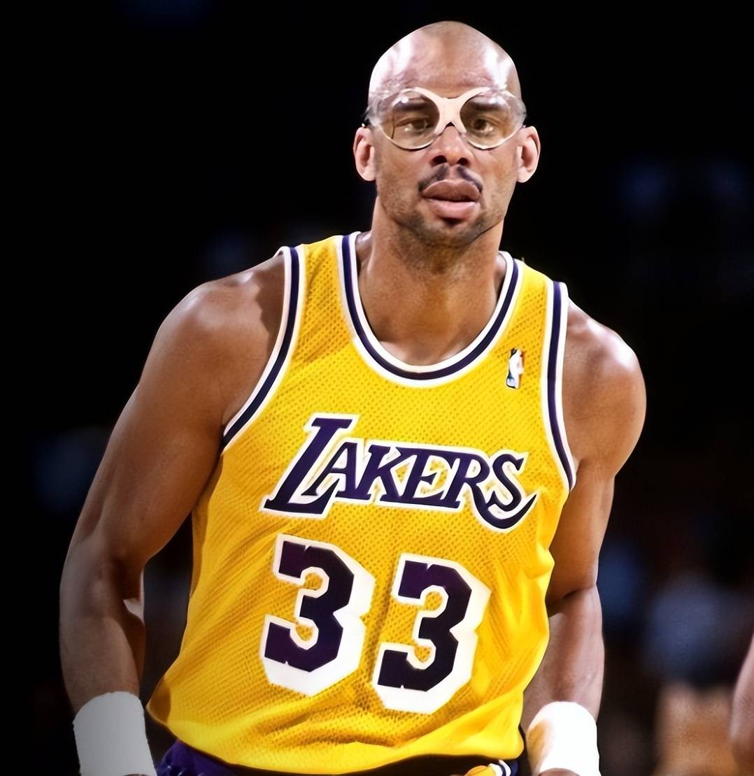 惊天反转！主裁赛后向埃格努道歉，黄牌原因竟是这？（戏剧性大反转！主裁判赛后向埃格努致歉，出示黄牌的理由竟然是这个？）