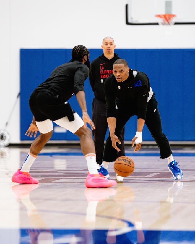 替补戴帽，凯恩当选斯图加特vs拜仁全场最佳球员（凯恩替补上演帽子戏法，当选斯图加特对拜仁全场最佳）