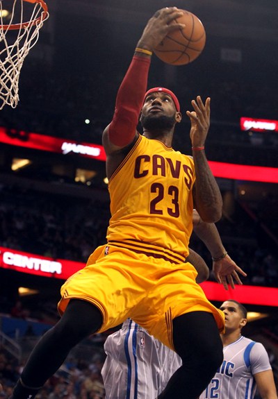 双喜临门，埃斯特旺在职业俱乐部生涯第100场里程碑中破门（百场里程碑之夜，埃斯特旺破门喜上加喜）