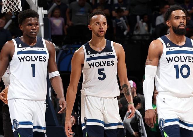 NBA：勇士主场击败灰熊 库里狂砍45分（勇士主场擒灰熊 库里轰下45分）