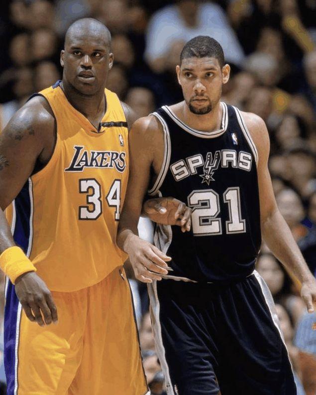 欧冠决赛用球谍照：包含白+深紫，灵感来自举办城市布达佩斯（欧冠决赛用球疑似曝光：白与深紫配色，灵感源自布达佩斯）